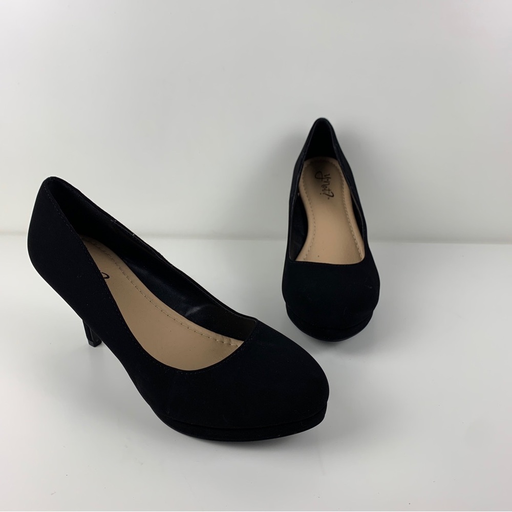 Y•Not SOPHIE Black Faux Leather Round Toe Slip On Pumps Women’s Size 8.5M